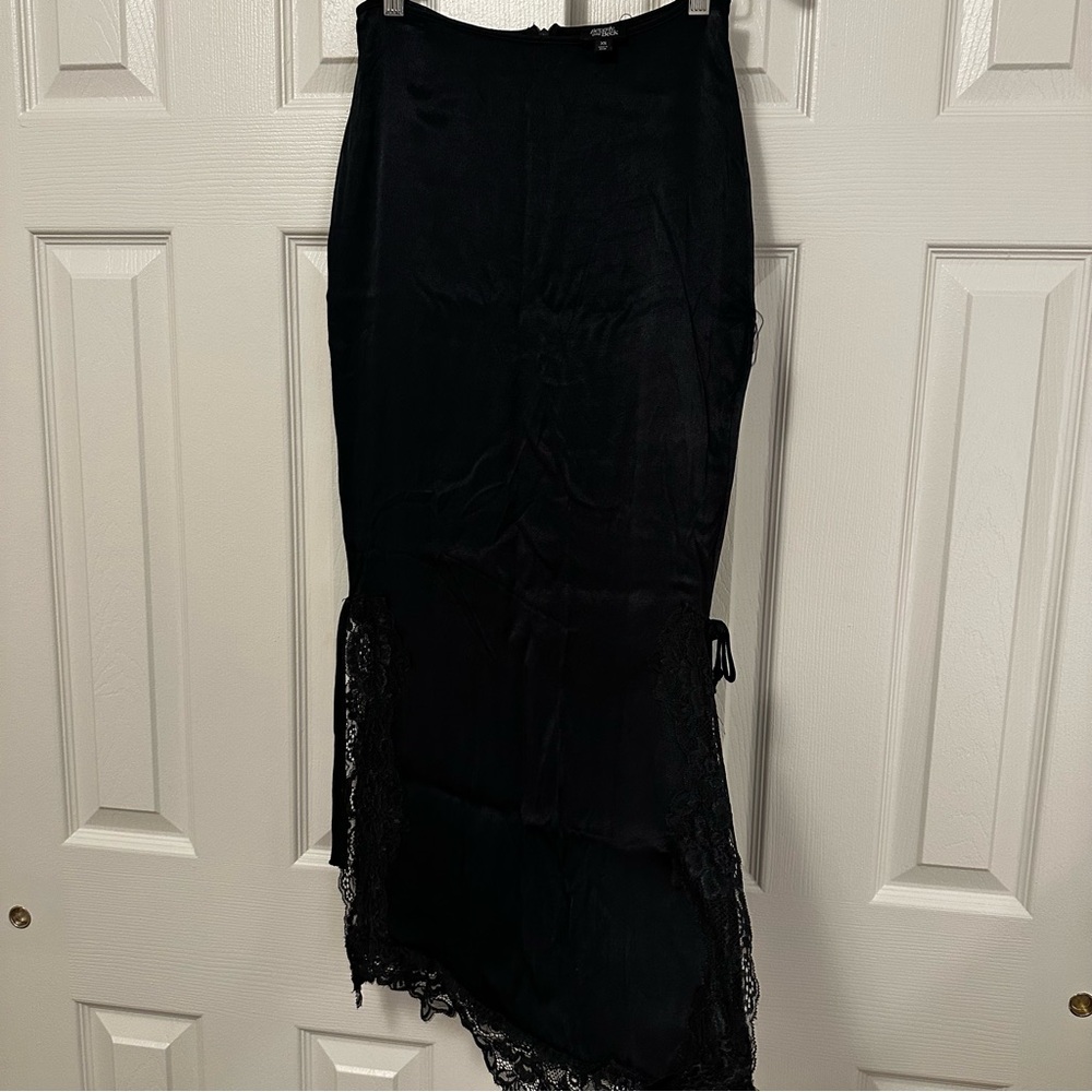 Black midi skirt